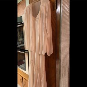 Xscape gown soft cream size 12.Pearl & bling, lace